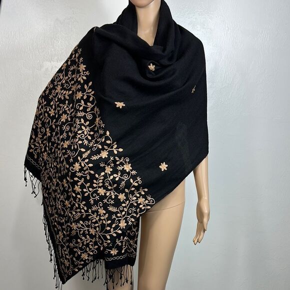Elegant Beige Floral Embroidered Shawl In Black With Fringe - Picture 1 of 4